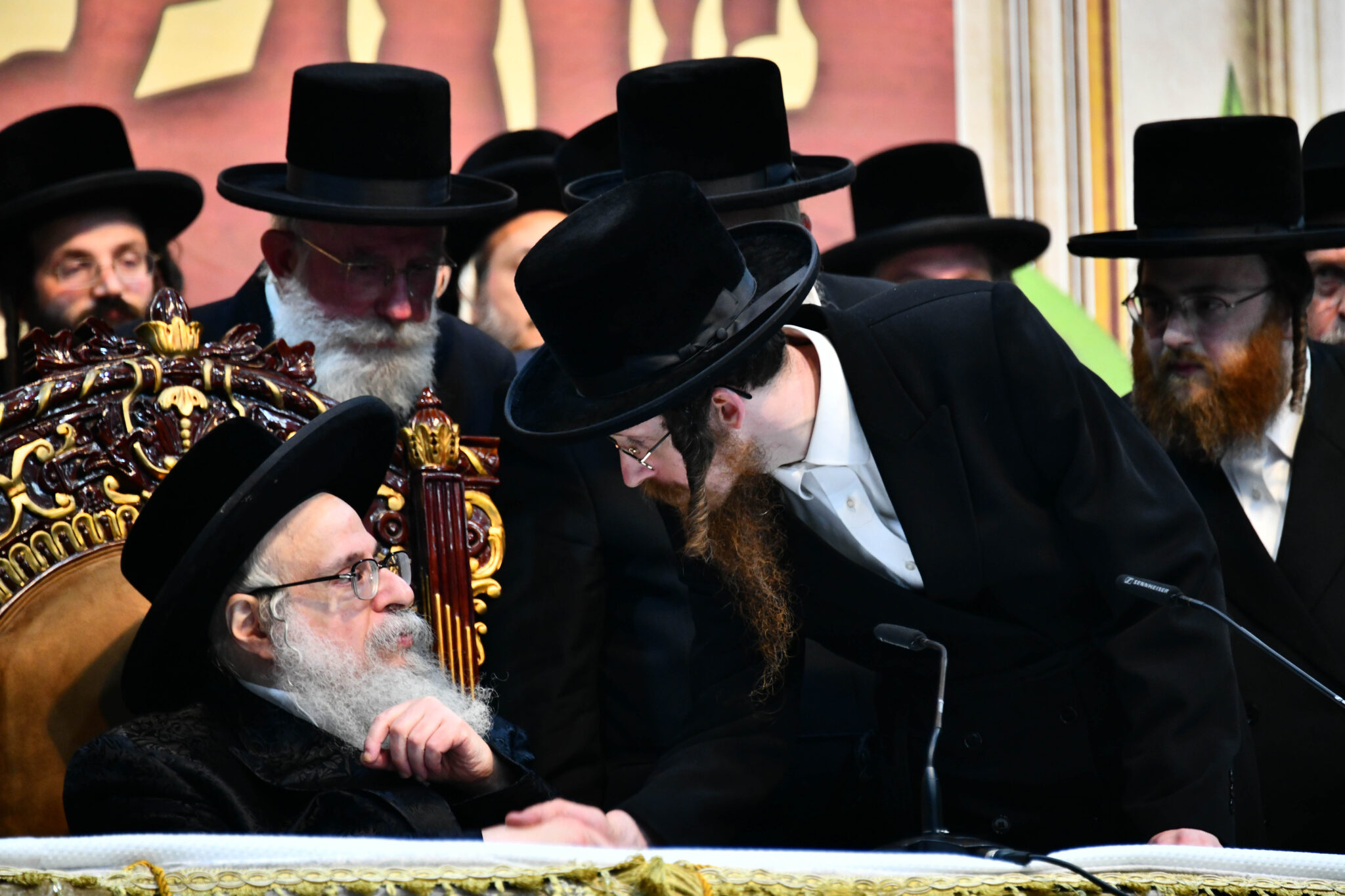 אלפים קיבלו את פניו של האדמו"ר מצאנז קלויזנבורג בשנלר