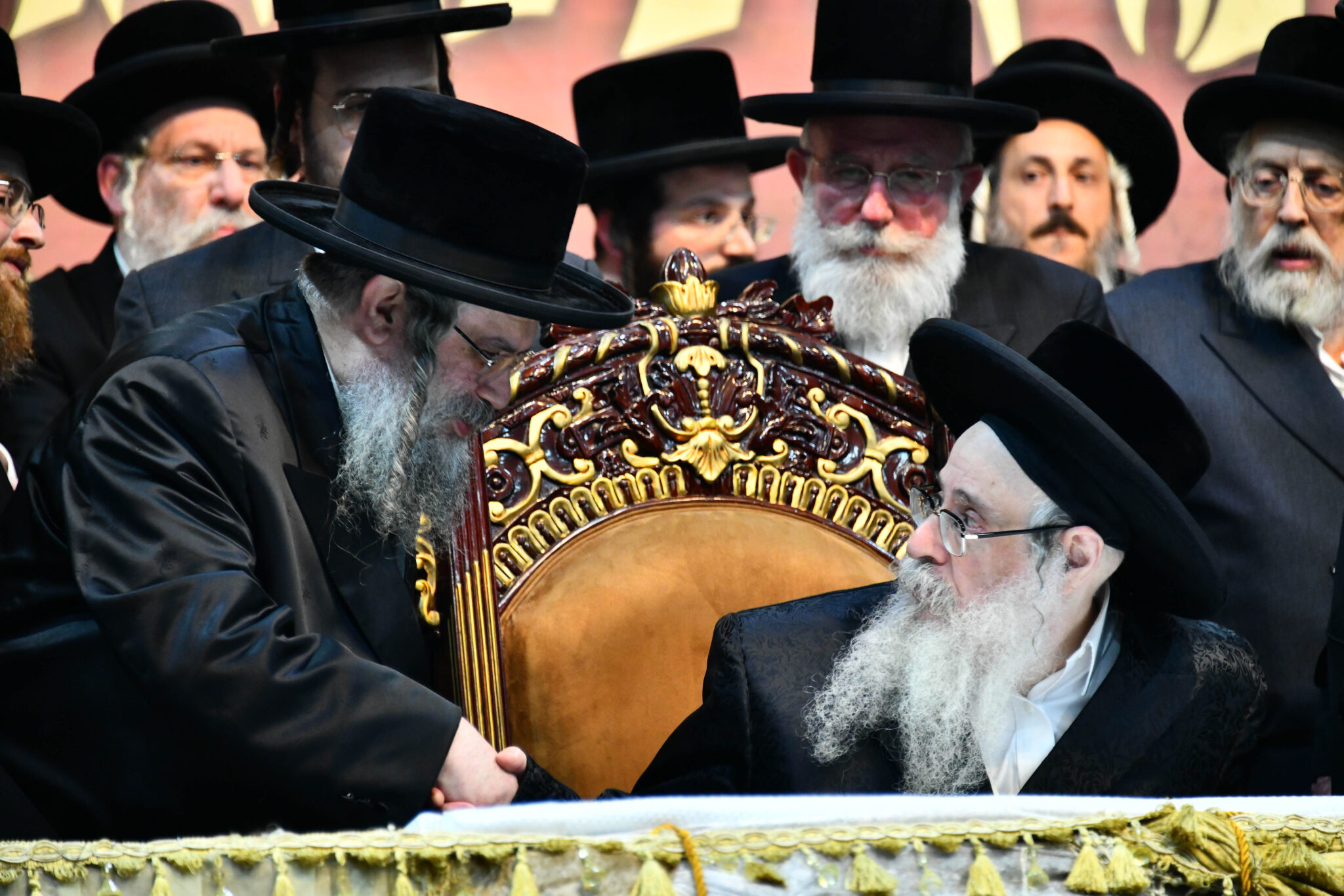 אלפים קיבלו את פניו של האדמו"ר מצאנז קלויזנבורג בשנלר