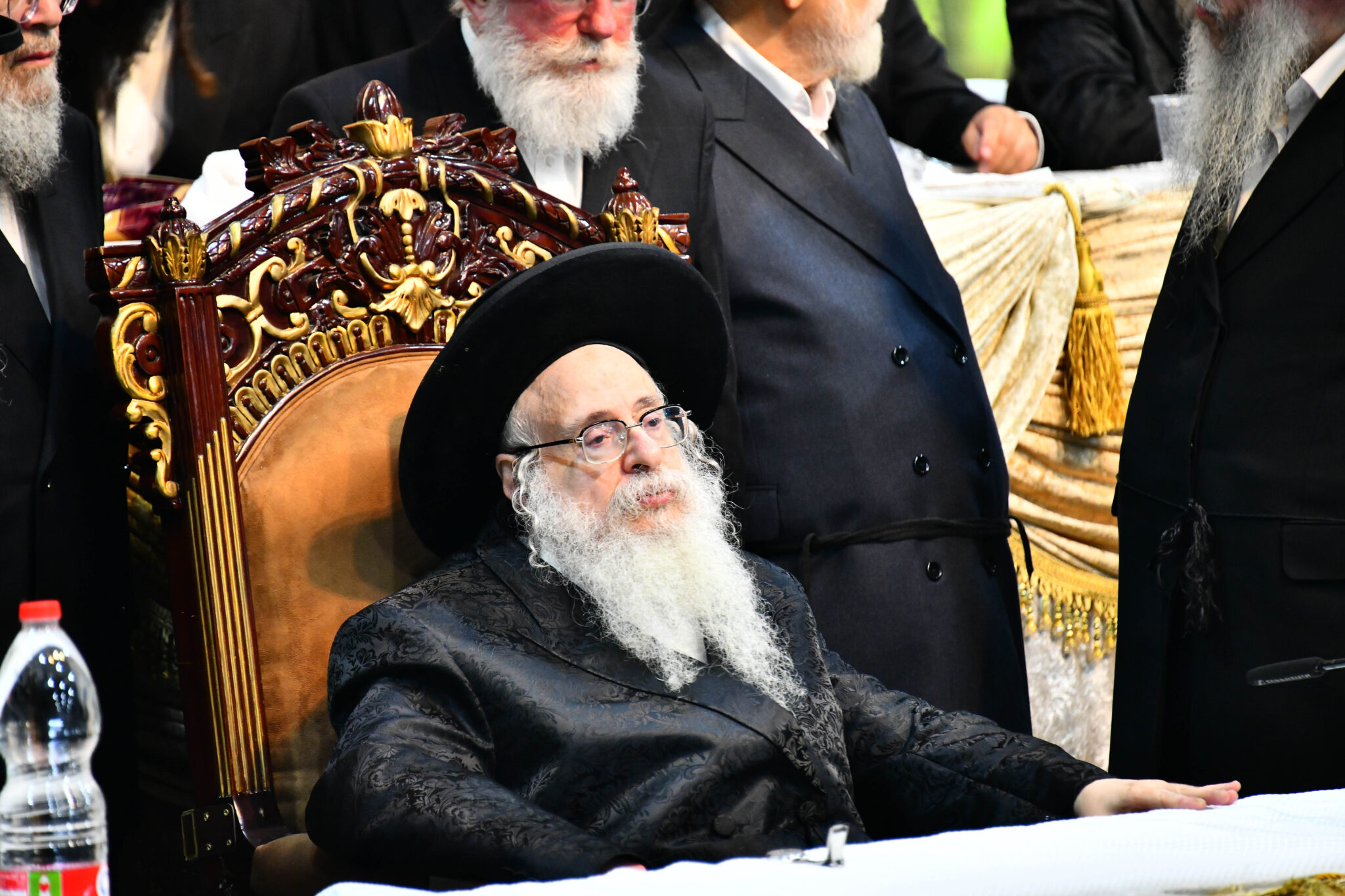 אלפים קיבלו את פניו של האדמו"ר מצאנז קלויזנבורג בשנלר