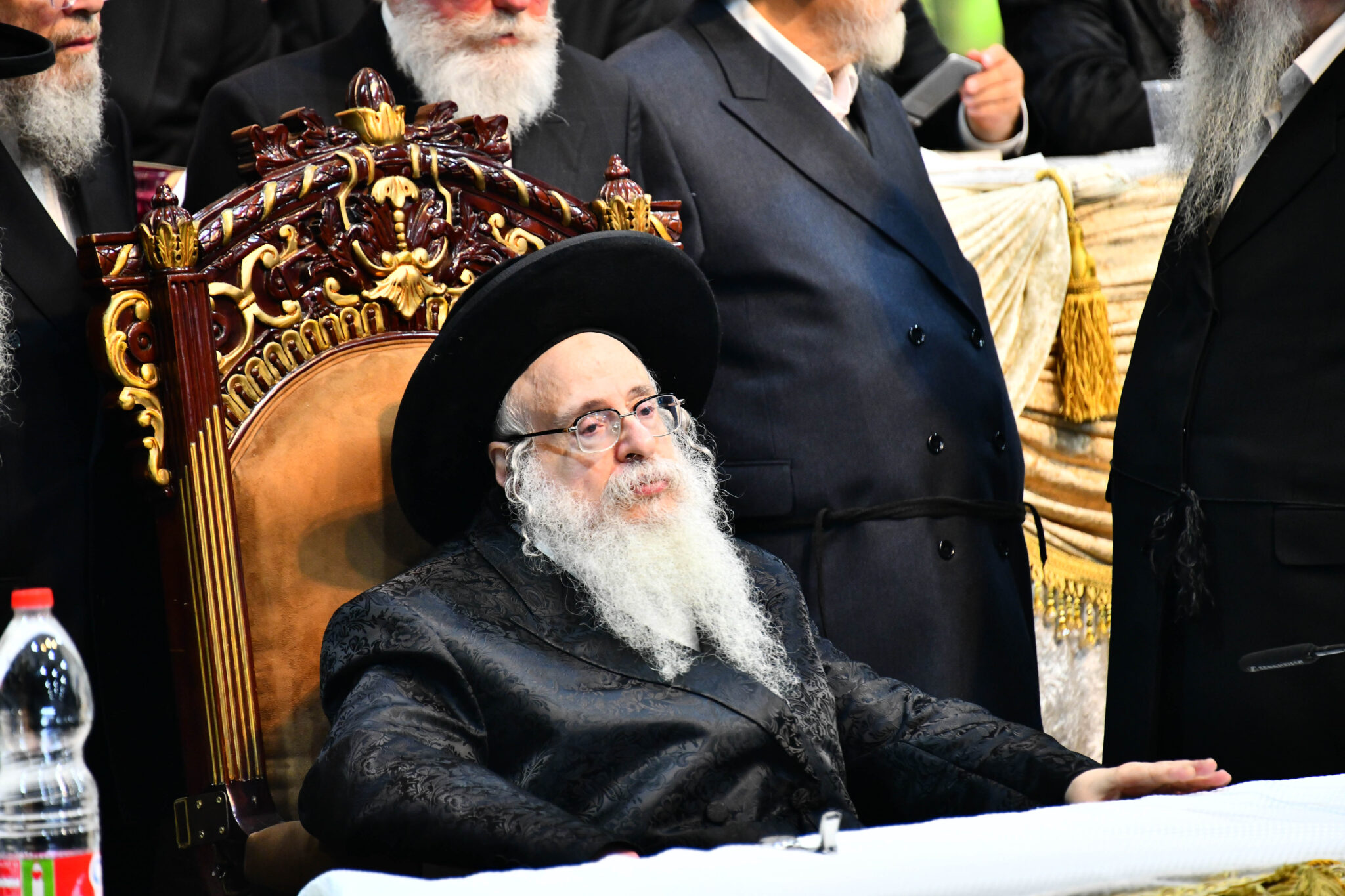 אלפים קיבלו את פניו של האדמו"ר מצאנז קלויזנבורג בשנלר