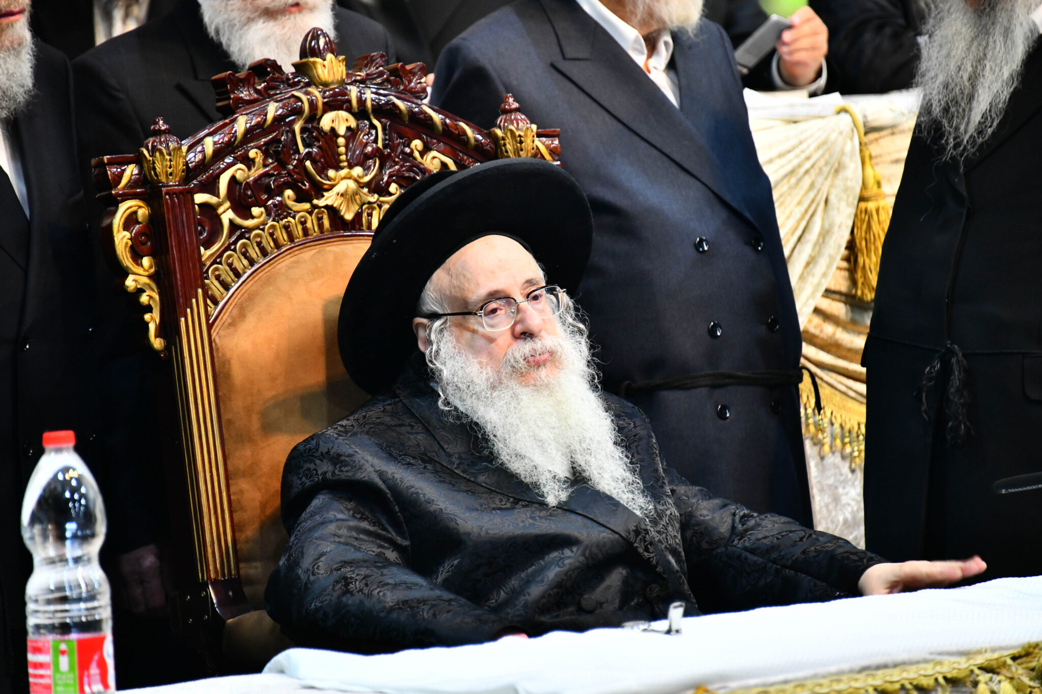 אלפים קיבלו את פניו של האדמו"ר מצאנז קלויזנבורג בשנלר