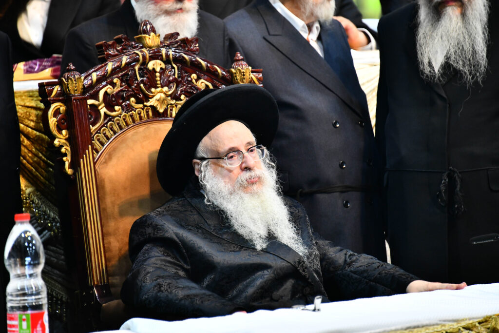 אלפים קיבלו את פניו של האדמו"ר מצאנז קלויזנבורג בשנלר