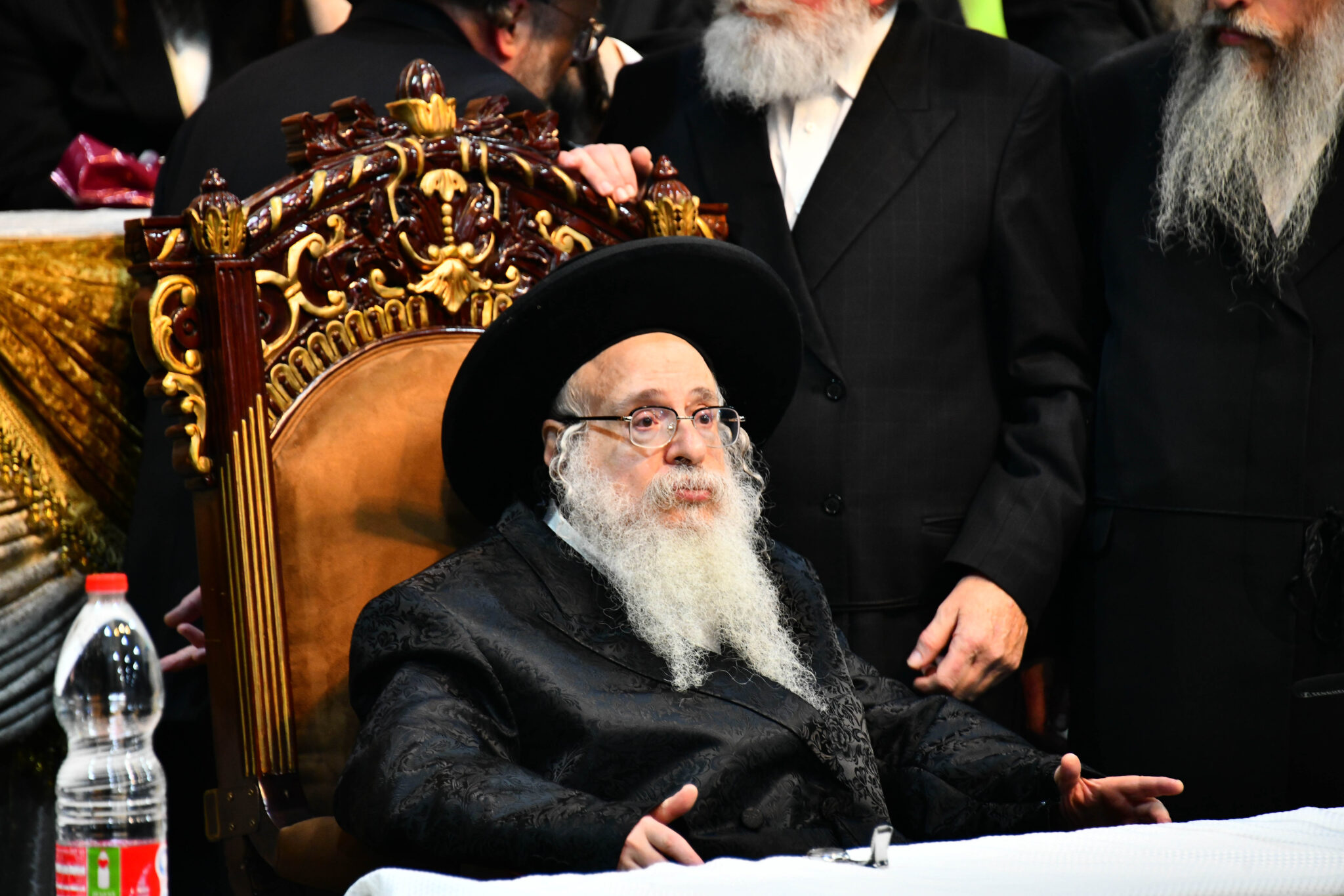 אלפים קיבלו את פניו של האדמו"ר מצאנז קלויזנבורג בשנלר