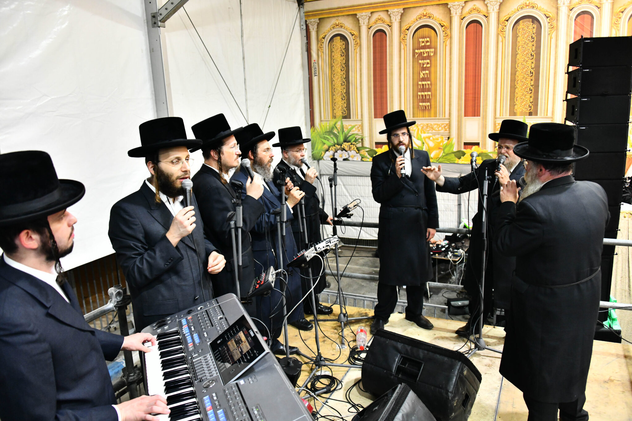 אלפים קיבלו את פניו של האדמו"ר מצאנז קלויזנבורג בשנלר