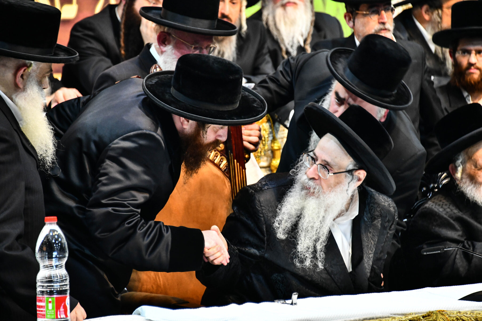 אלפים קיבלו את פניו של האדמו"ר מצאנז קלויזנבורג בשנלר