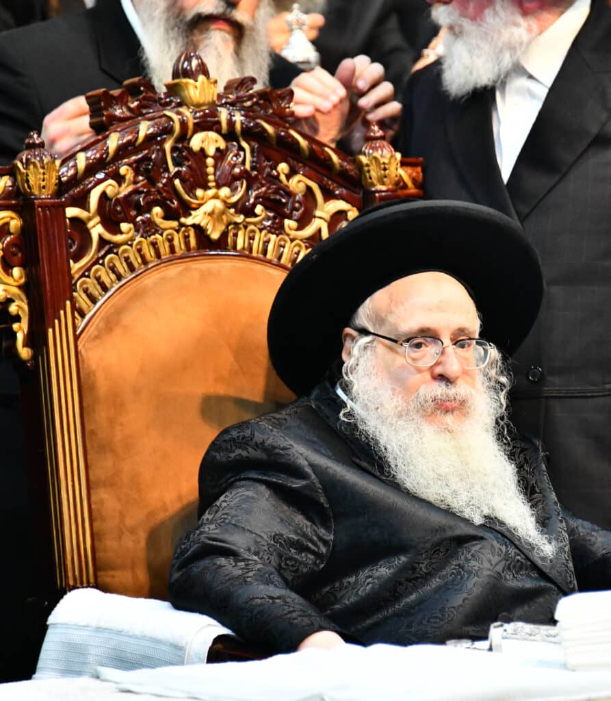 אלפים קיבלו את פניו של האדמו"ר מצאנז קלויזנבורג בשנלר