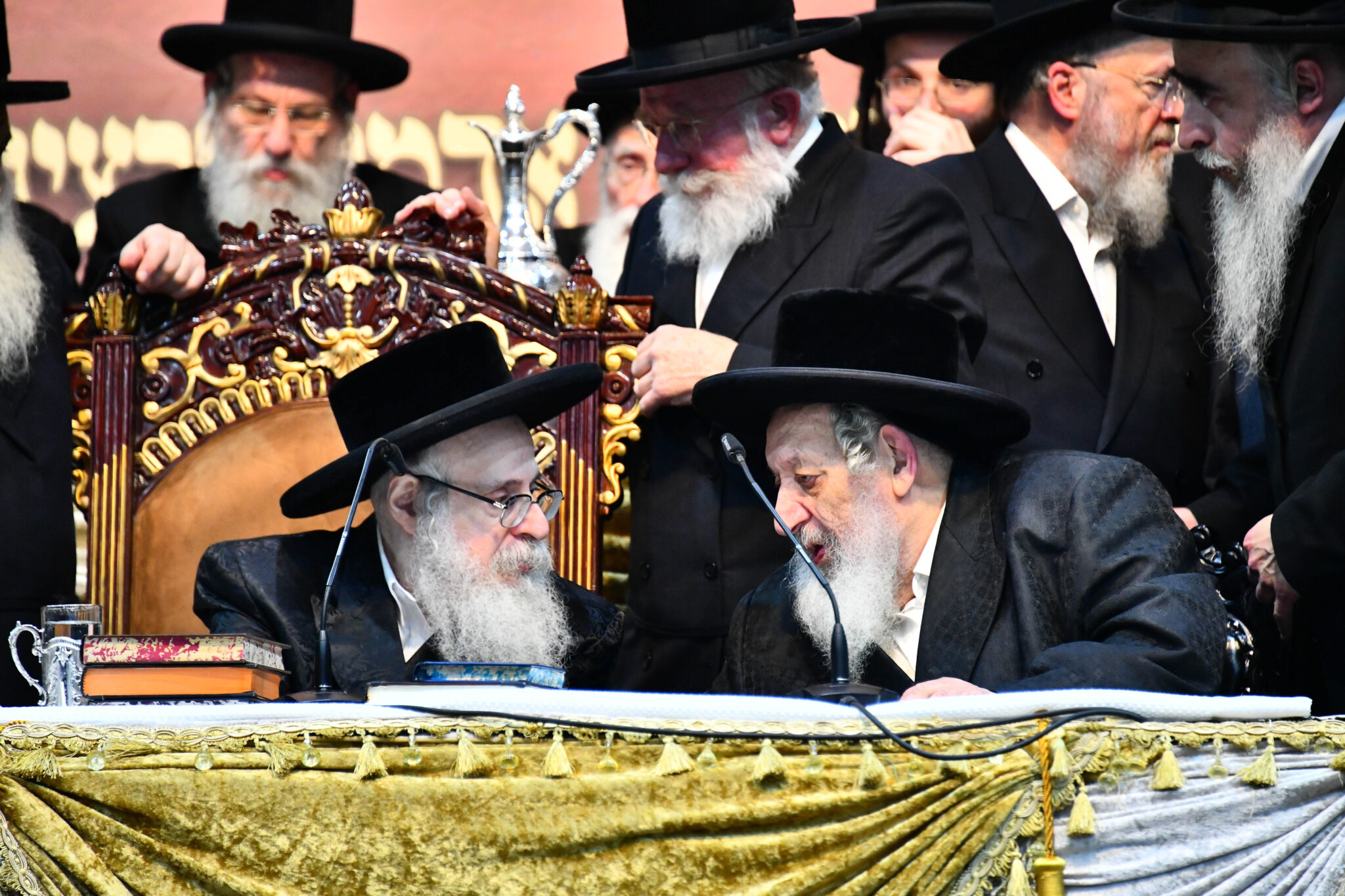 אלפים קיבלו את פניו של האדמו"ר מצאנז קלויזנבורג בשנלר