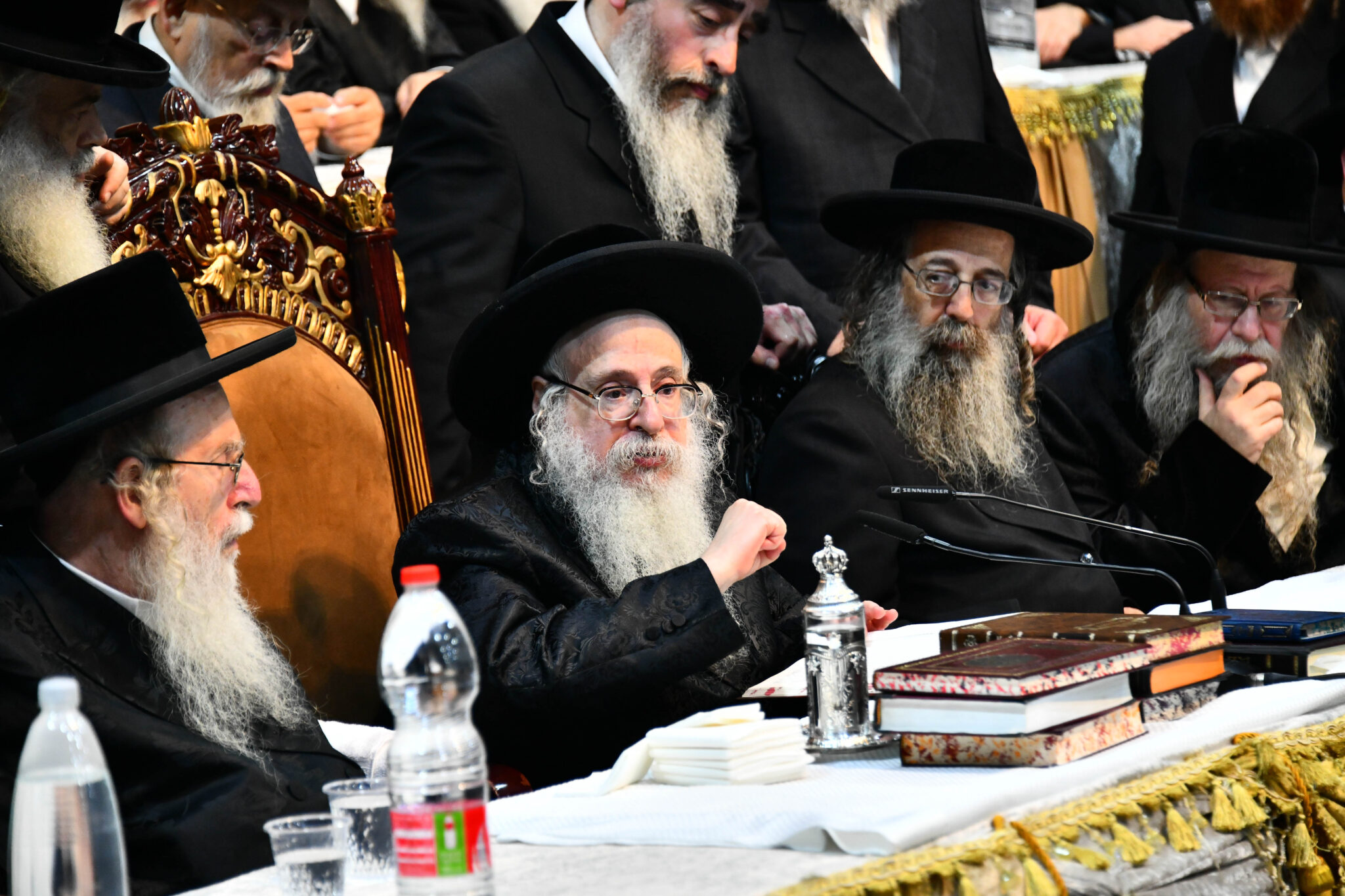 אלפים קיבלו את פניו של האדמו"ר מצאנז קלויזנבורג בשנלר