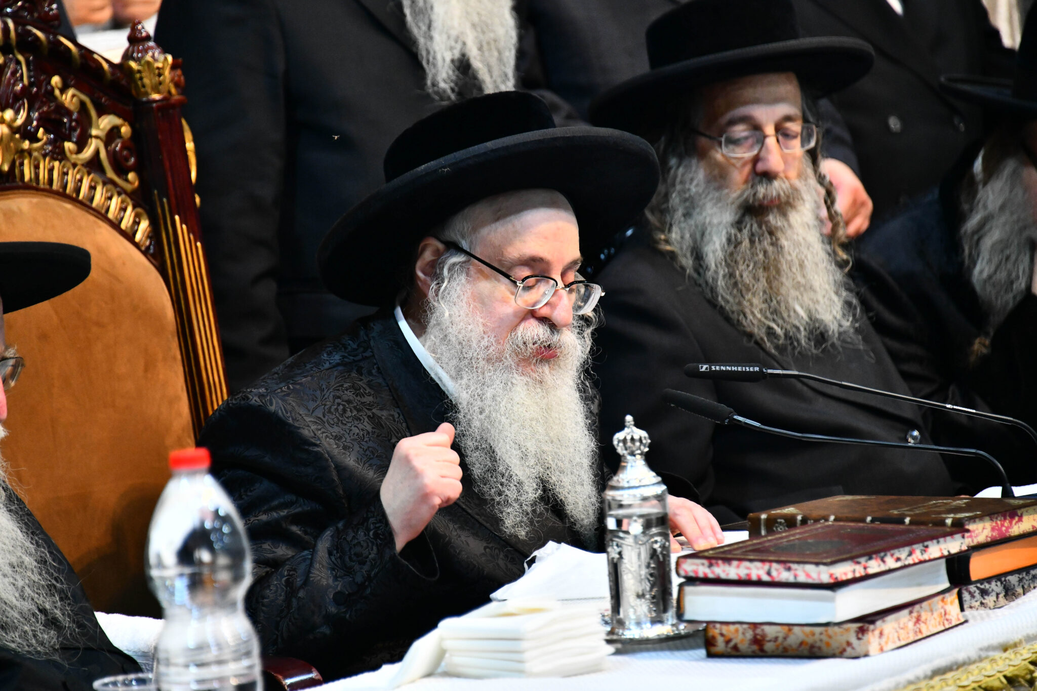 אלפים קיבלו את פניו של האדמו"ר מצאנז קלויזנבורג בשנלר