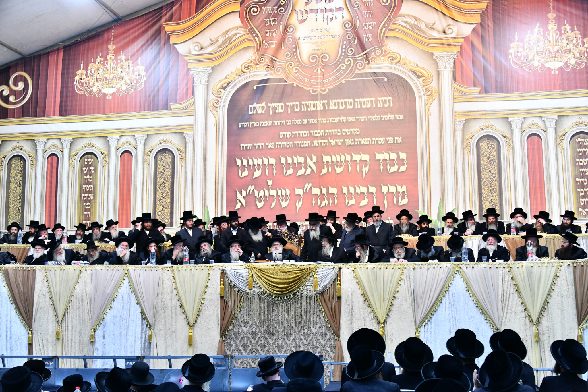 אלפים קיבלו את פניו של האדמו"ר מצאנז קלויזנבורג בשנלר