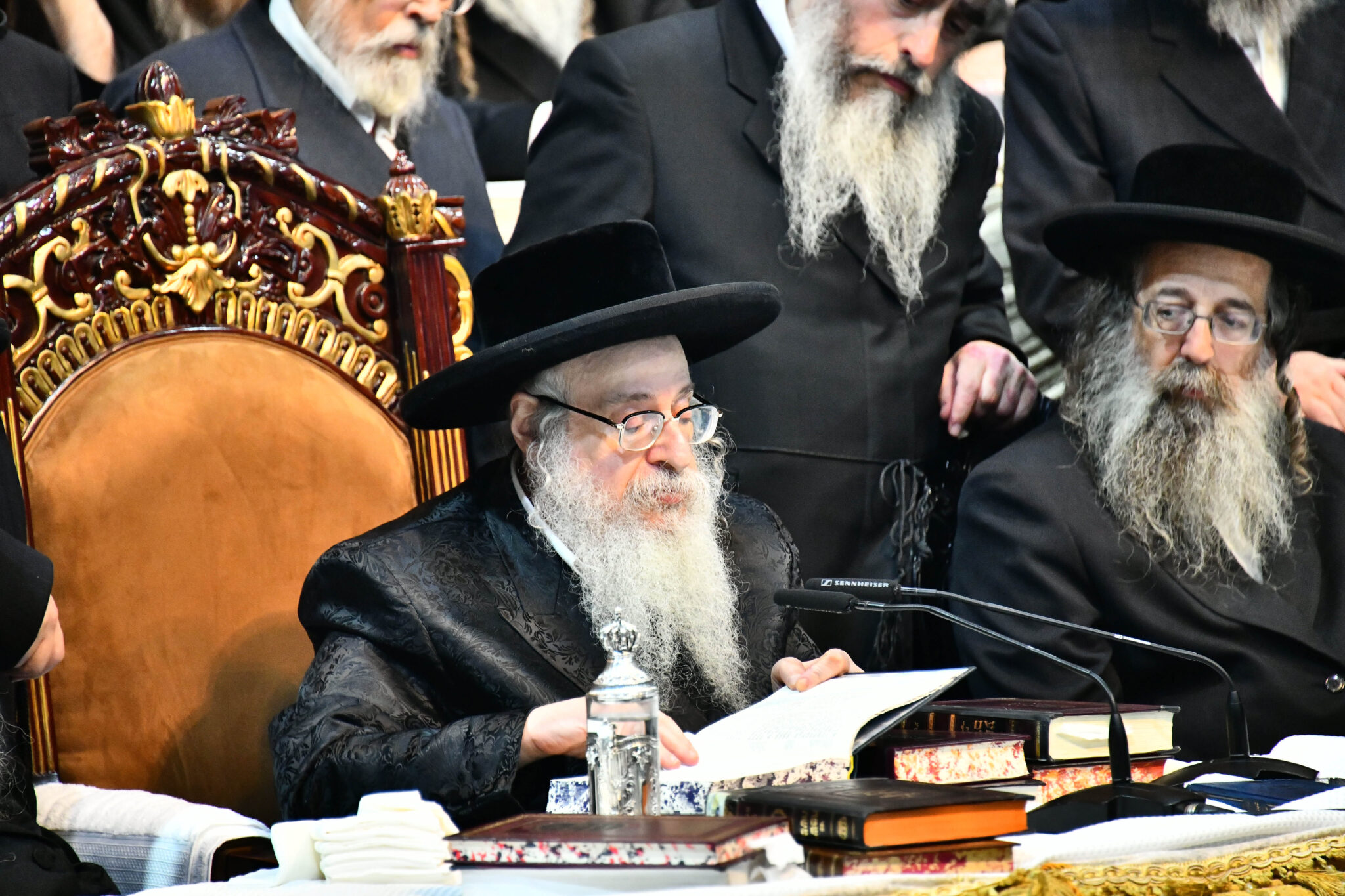 אלפים קיבלו את פניו של האדמו"ר מצאנז קלויזנבורג בשנלר