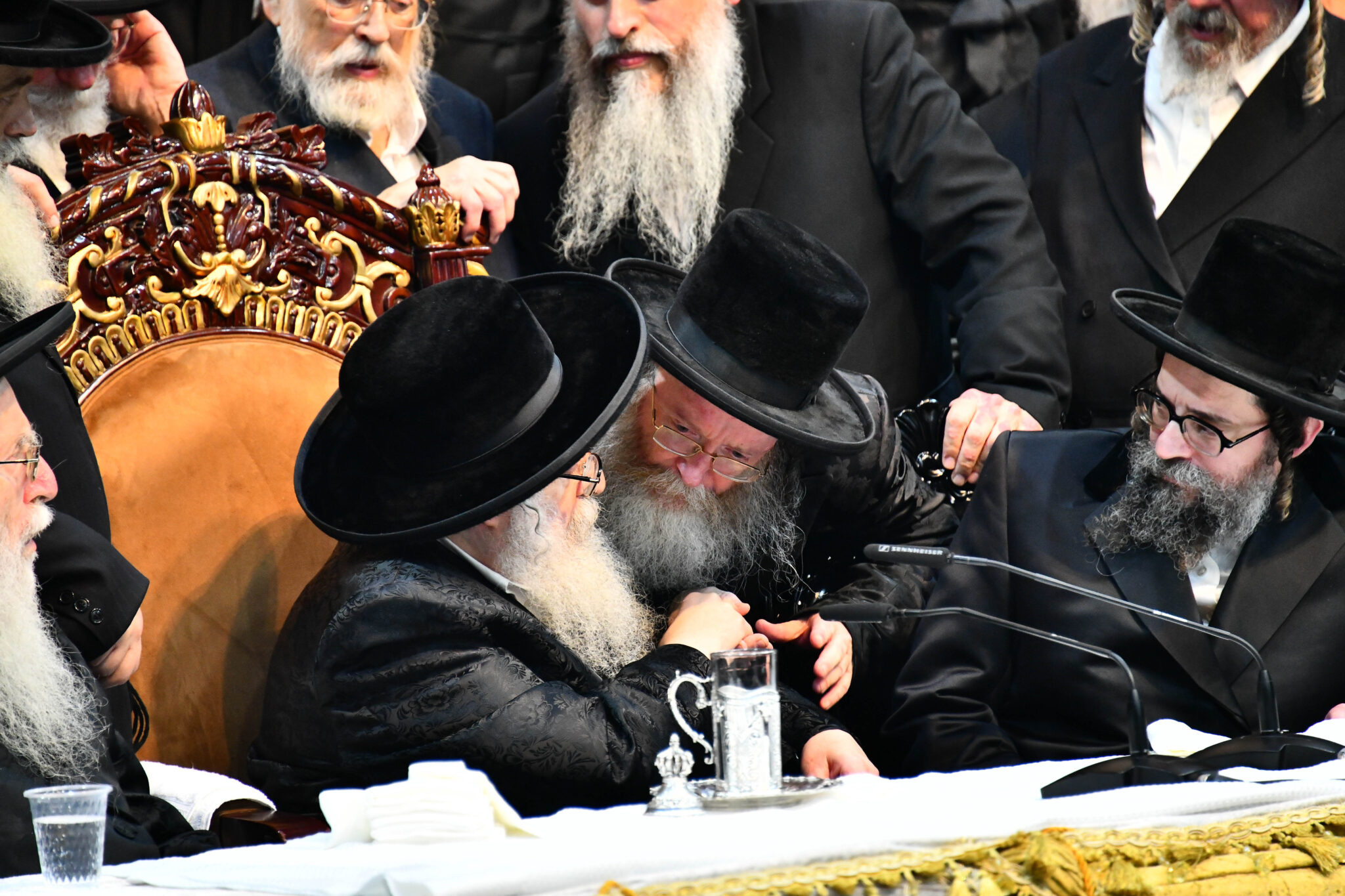 אלפים קיבלו את פניו של האדמו"ר מצאנז קלויזנבורג בשנלר