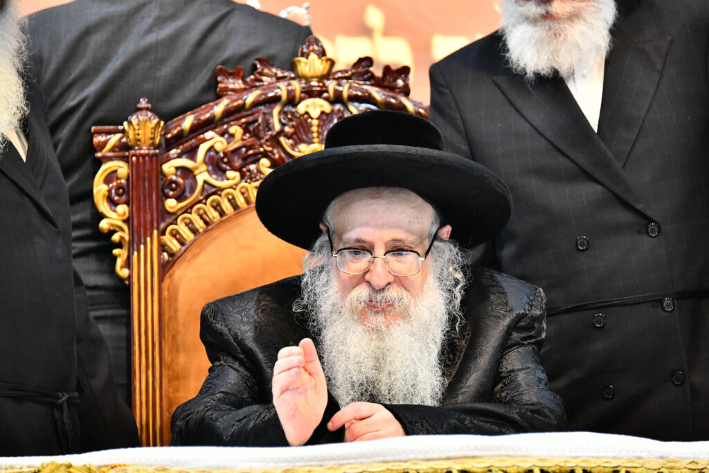 אלפים קיבלו את פניו של האדמו"ר מצאנז קלויזנבורג בשנלר