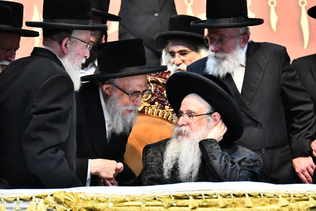 אלפים קיבלו את פניו של האדמו"ר מצאנז קלויזנבורג בשנלר