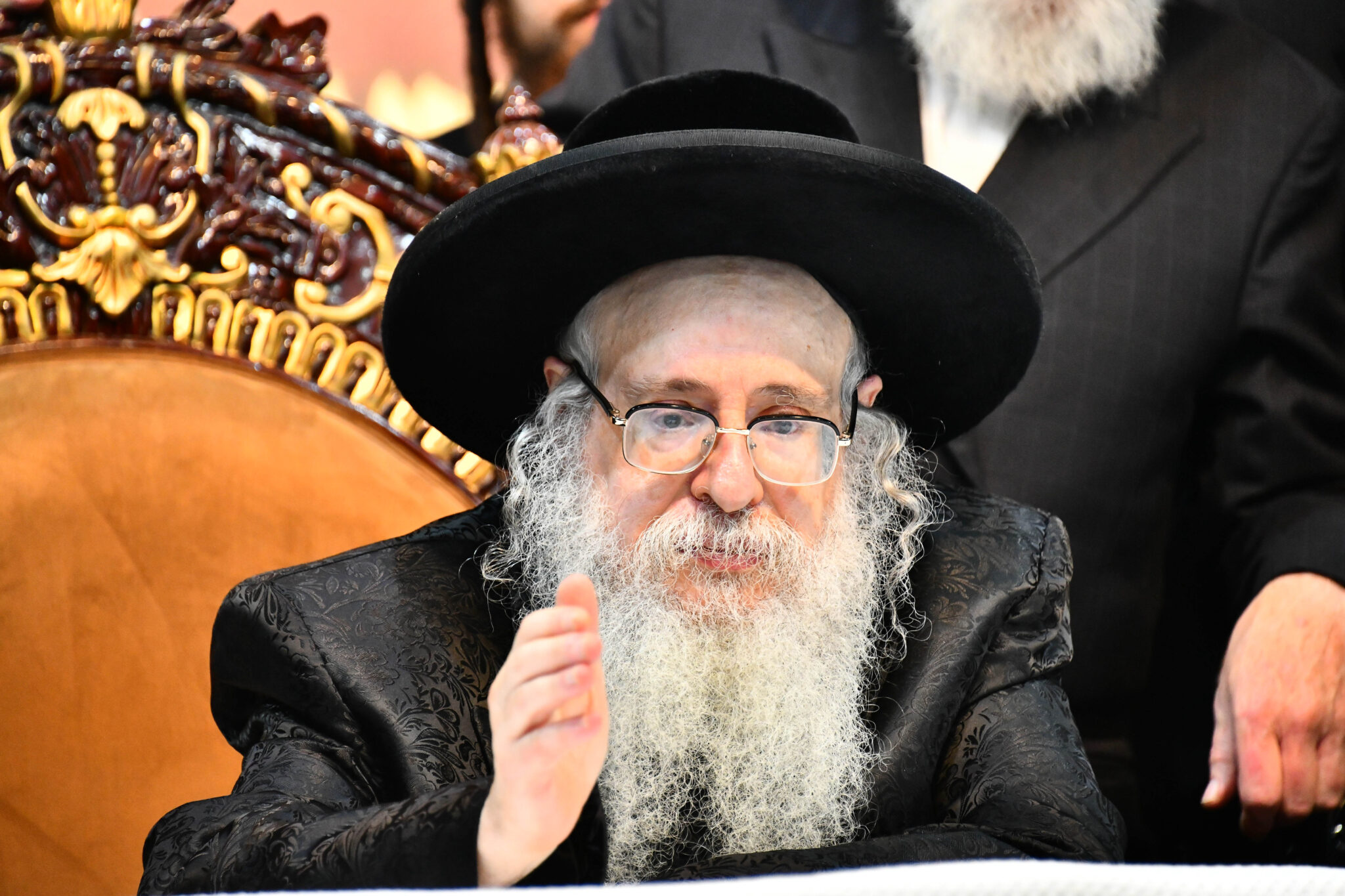 אלפים קיבלו את פניו של האדמו"ר מצאנז קלויזנבורג בשנלר