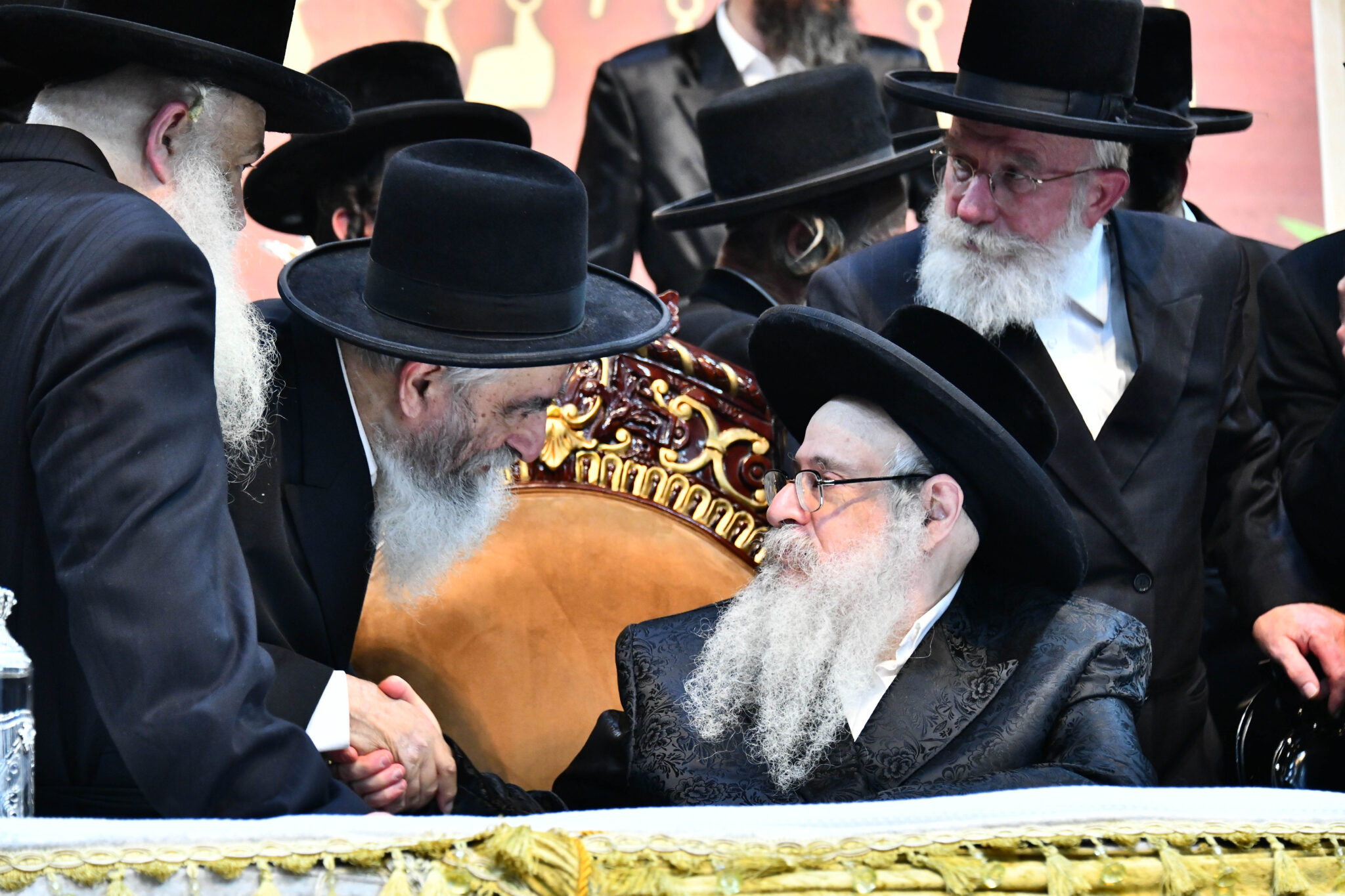 אלפים קיבלו את פניו של האדמו"ר מצאנז קלויזנבורג בשנלר