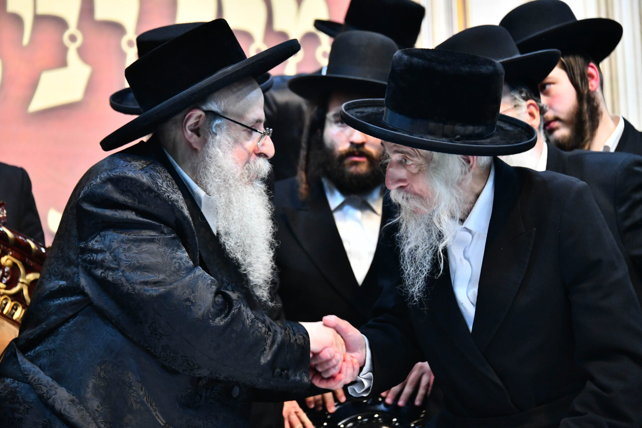 אלפים קיבלו את פניו של האדמו"ר מצאנז קלויזנבורג בשנלר