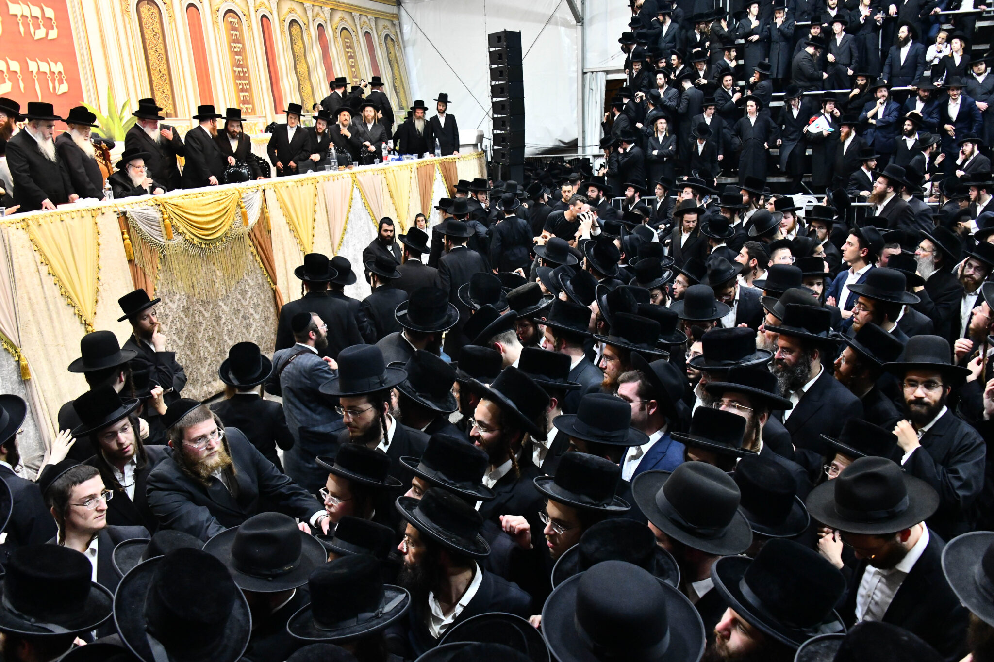 אלפים קיבלו את פניו של האדמו"ר מצאנז קלויזנבורג בשנלר