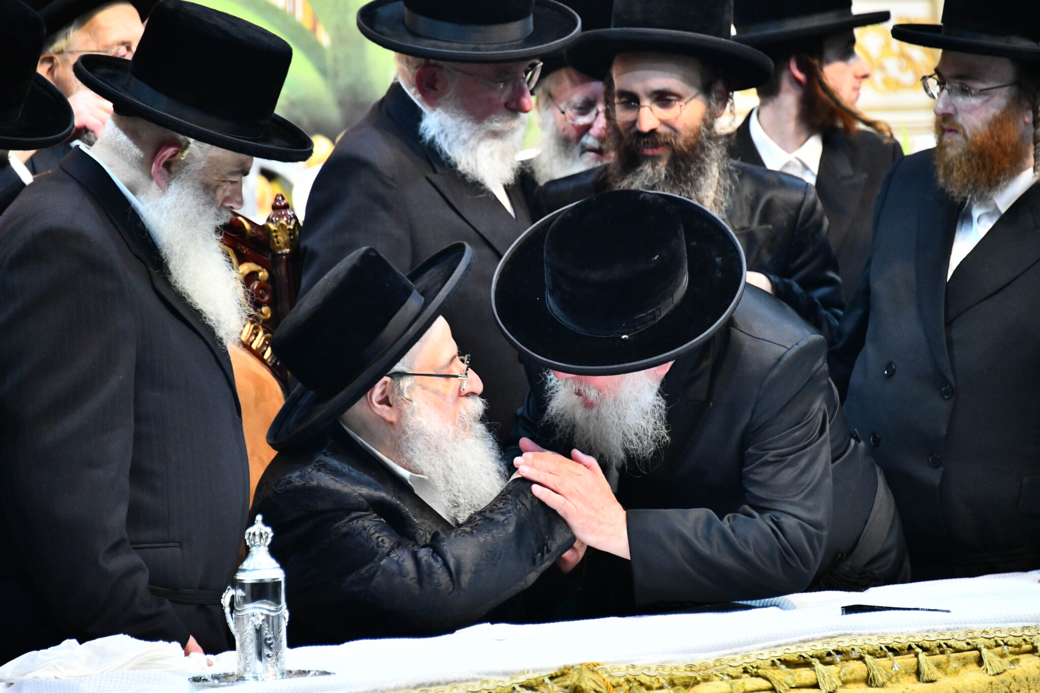 אלפים קיבלו את פניו של האדמו"ר מצאנז קלויזנבורג בשנלר