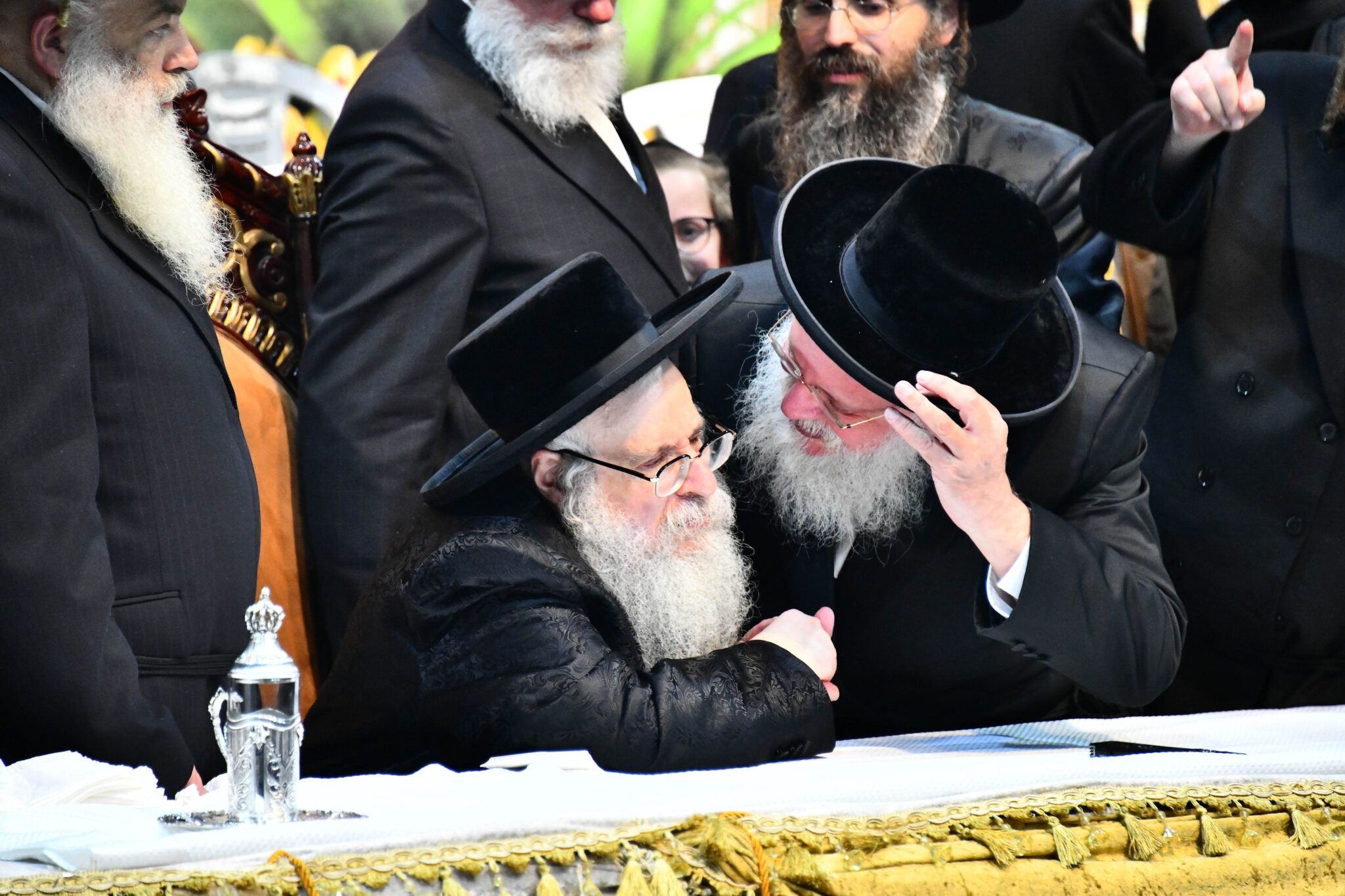 אלפים קיבלו את פניו של האדמו"ר מצאנז קלויזנבורג בשנלר