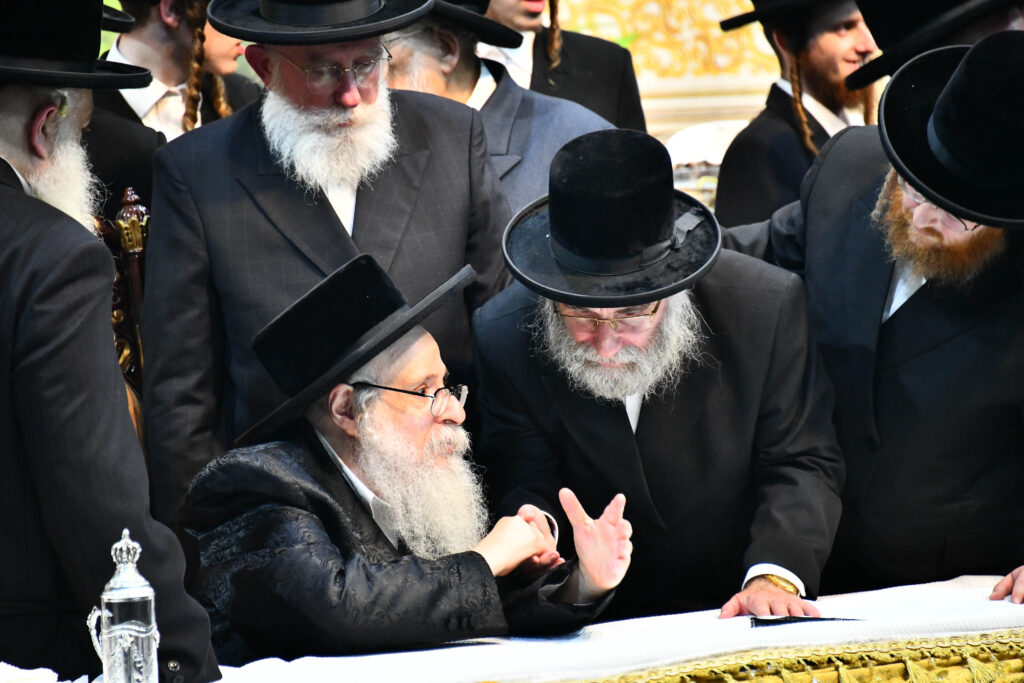 אלפים קיבלו את פניו של האדמו"ר מצאנז קלויזנבורג בשנלר