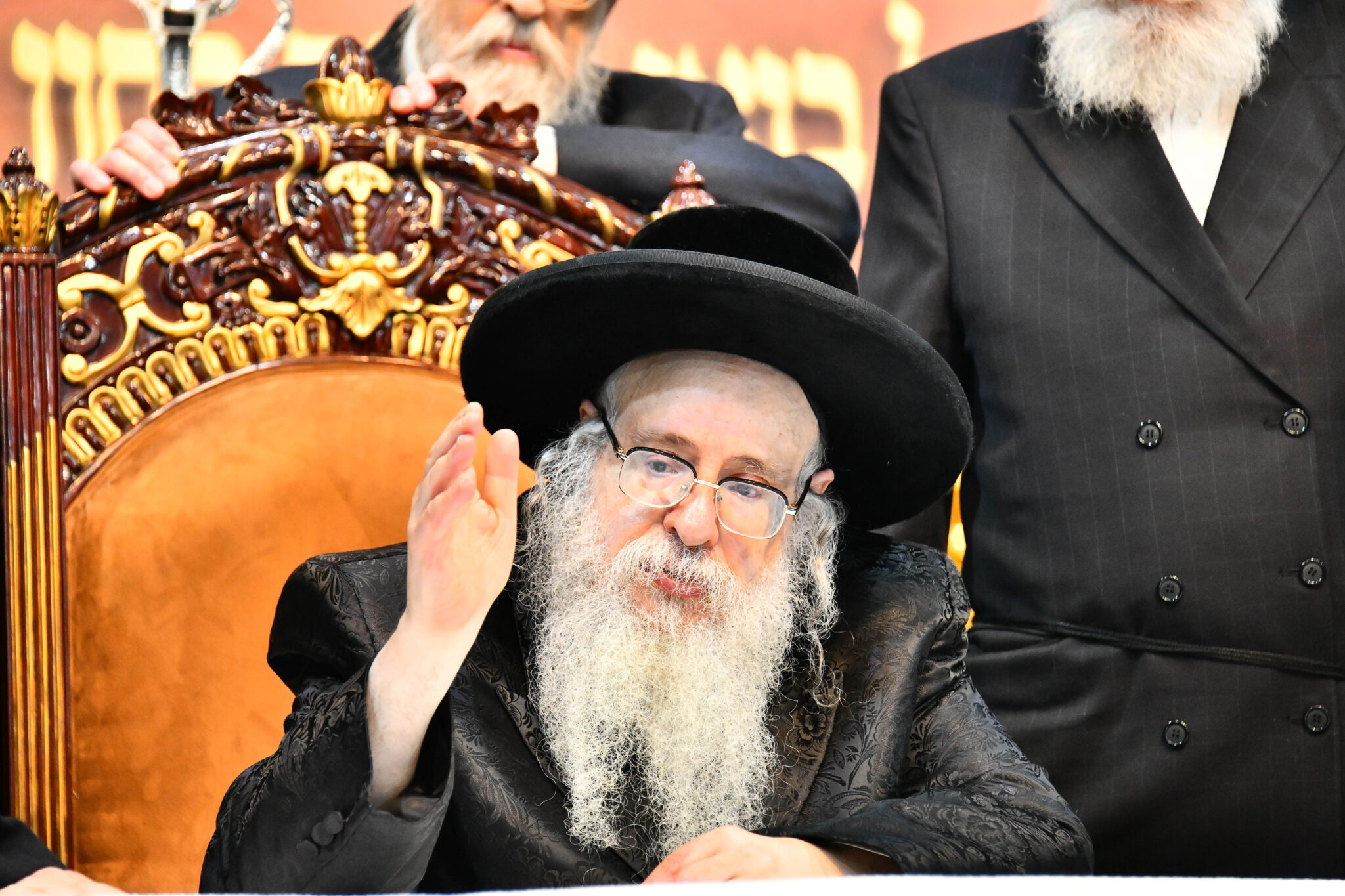 אלפים קיבלו את פניו של האדמו"ר מצאנז קלויזנבורג בשנלר