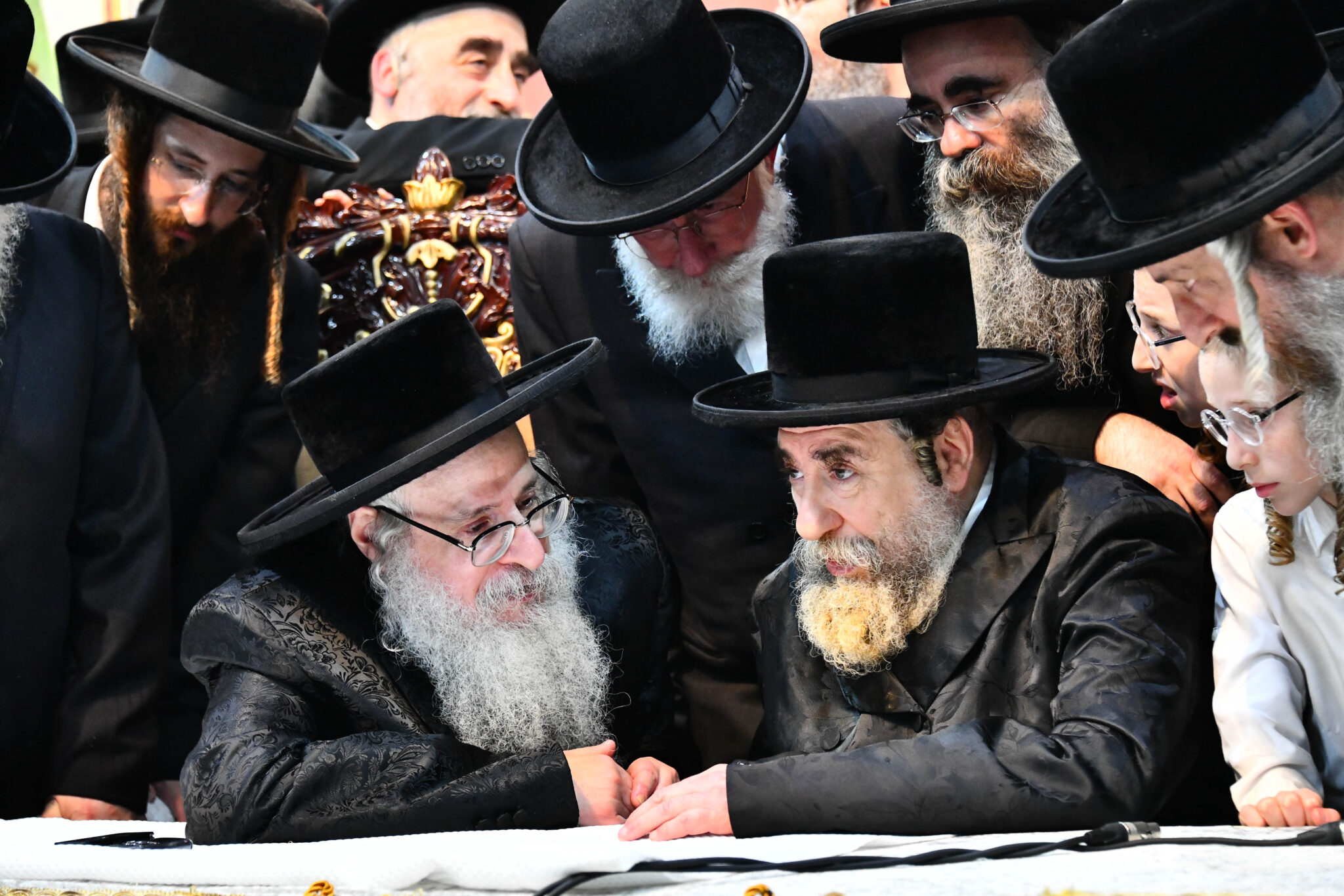 אלפים קיבלו את פניו של האדמו"ר מצאנז קלויזנבורג בשנלר