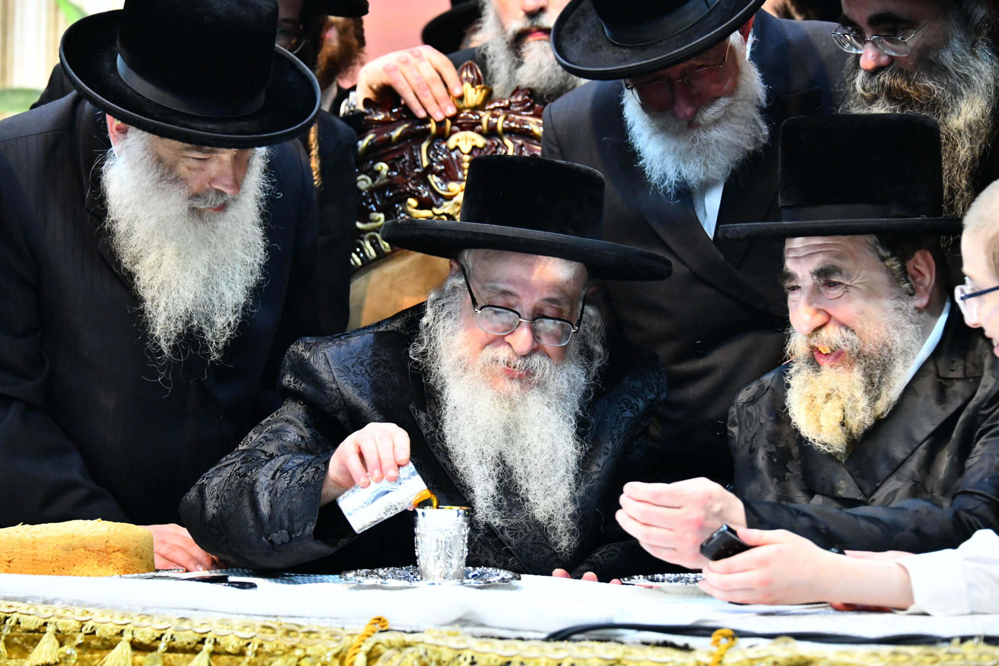 אלפים קיבלו את פניו של האדמו"ר מצאנז קלויזנבורג בשנלר