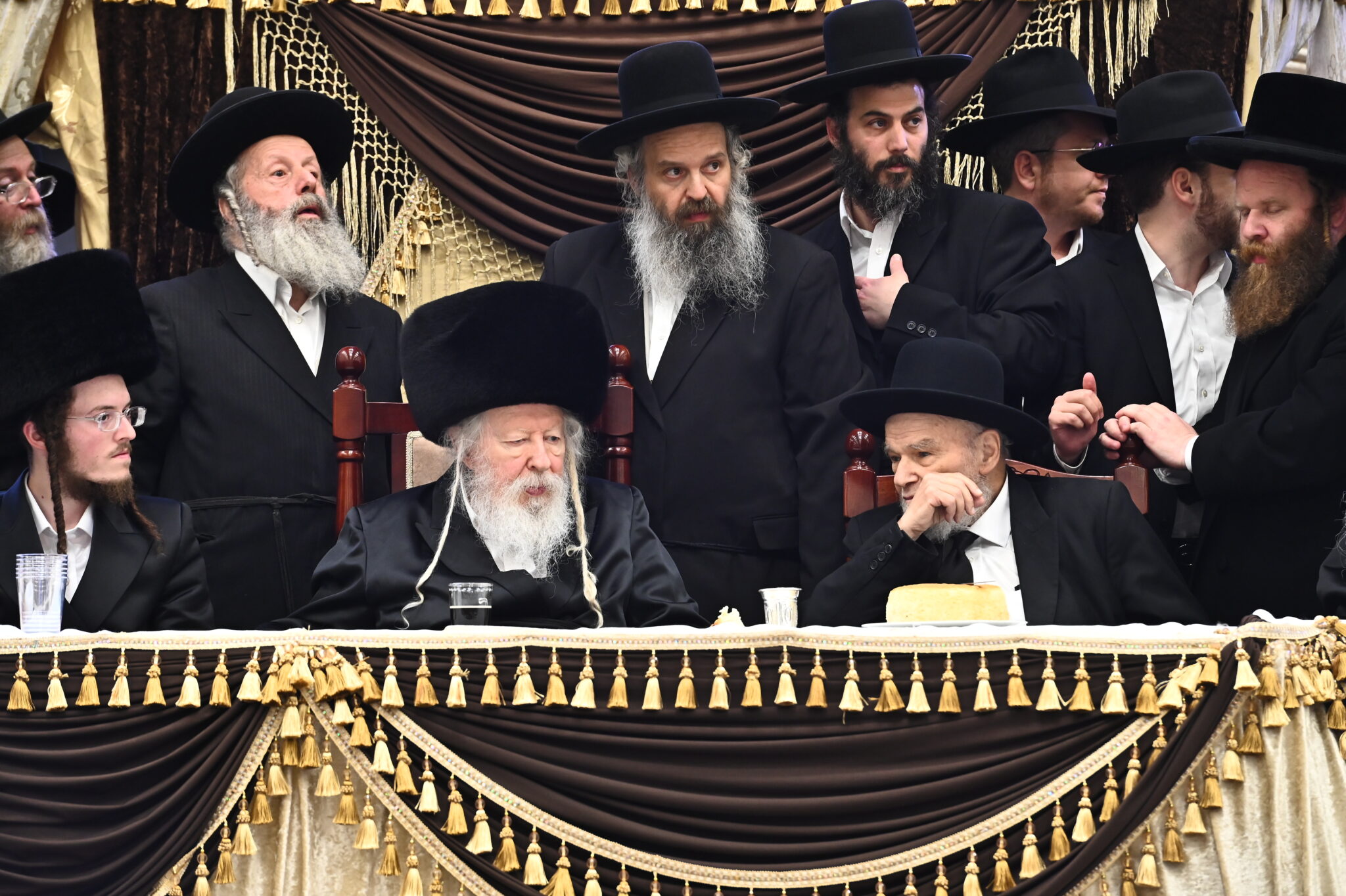 בראשות כ"ק האדמו"ר: רבבות בשבע ברכות אחרון בחסידות גור