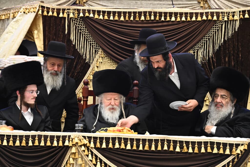 בראשות כ"ק האדמו"ר: רבבות בשבע ברכות אחרון בחסידות גור