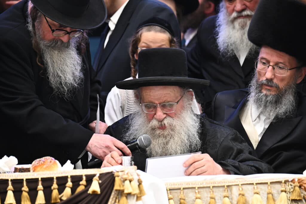 בראשות כ"ק האדמו"ר: רבבות בשבע ברכות אחרון בחסידות גור