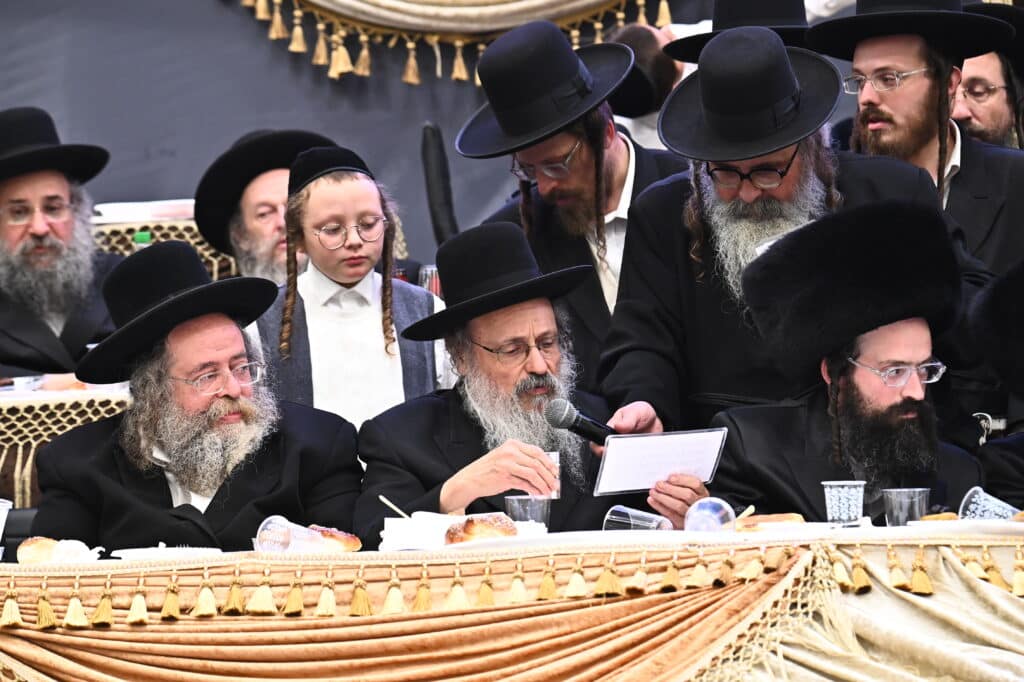 בראשות כ"ק האדמו"ר: רבבות בשבע ברכות אחרון בחסידות גור