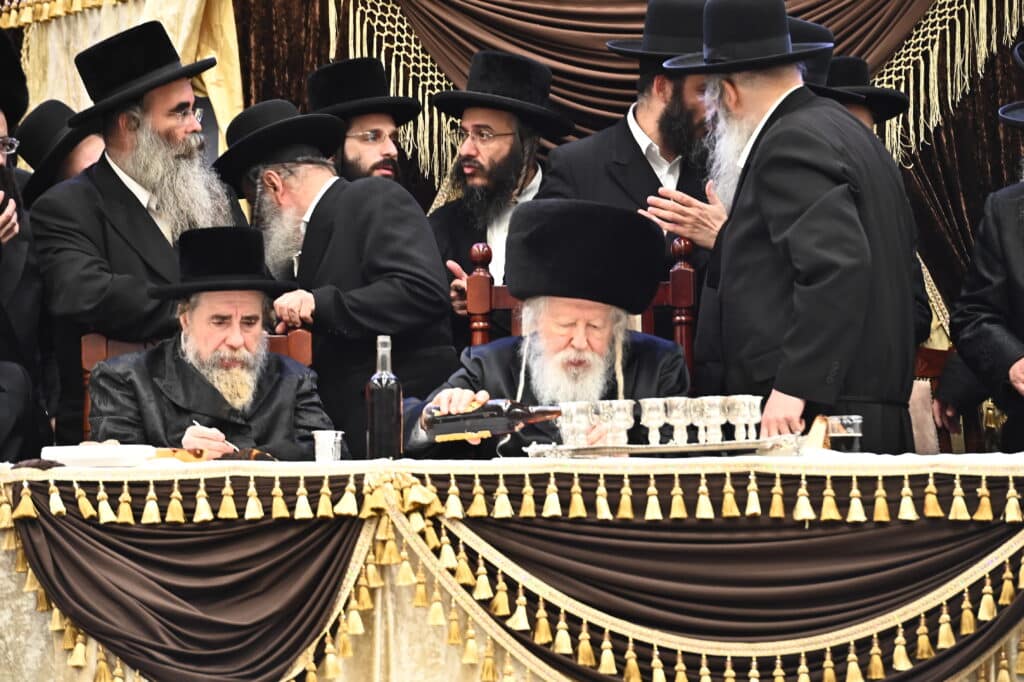 בראשות כ"ק האדמו"ר: רבבות בשבע ברכות אחרון בחסידות גור