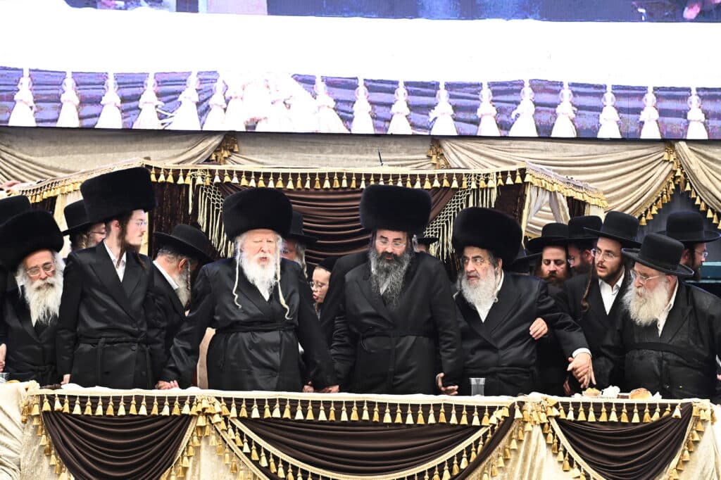 בראשות כ"ק האדמו"ר: רבבות בשבע ברכות אחרון בחסידות גור