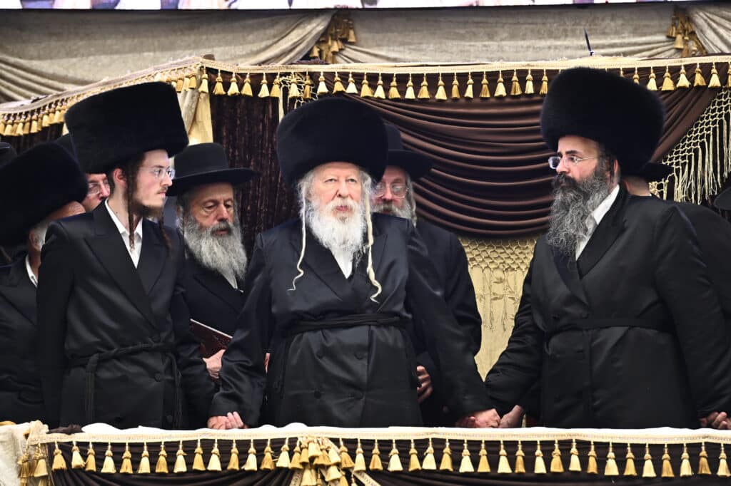 בראשות כ"ק האדמו"ר: רבבות בשבע ברכות אחרון בחסידות גור