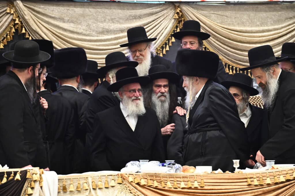 בראשות כ"ק האדמו"ר: רבבות בשבע ברכות אחרון בחסידות גור