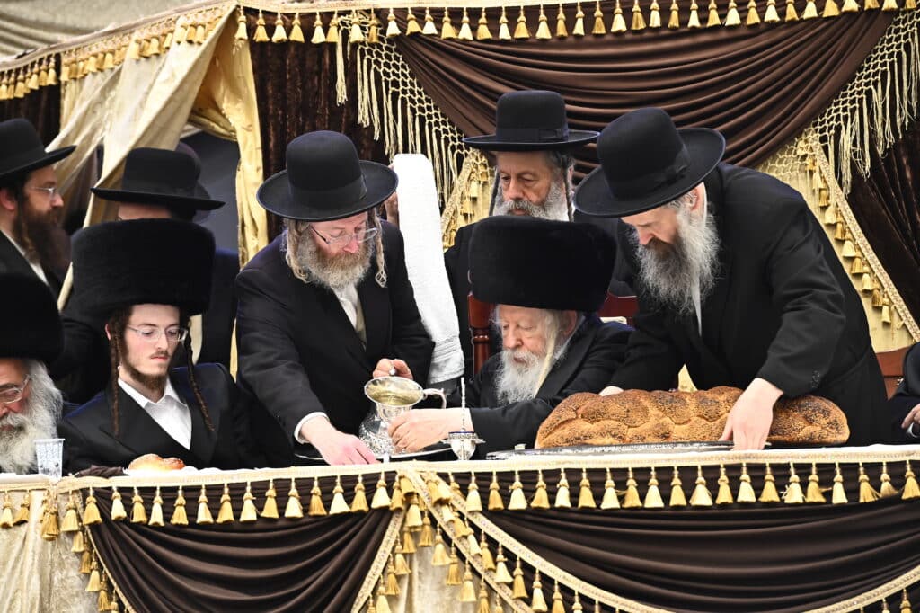 בראשות כ"ק האדמו"ר: רבבות בשבע ברכות אחרון בחסידות גור