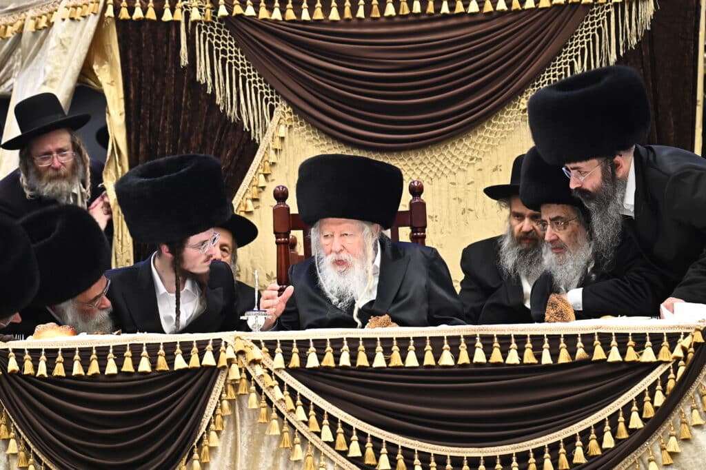 בראשות כ"ק האדמו"ר: רבבות בשבע ברכות אחרון בחסידות גור