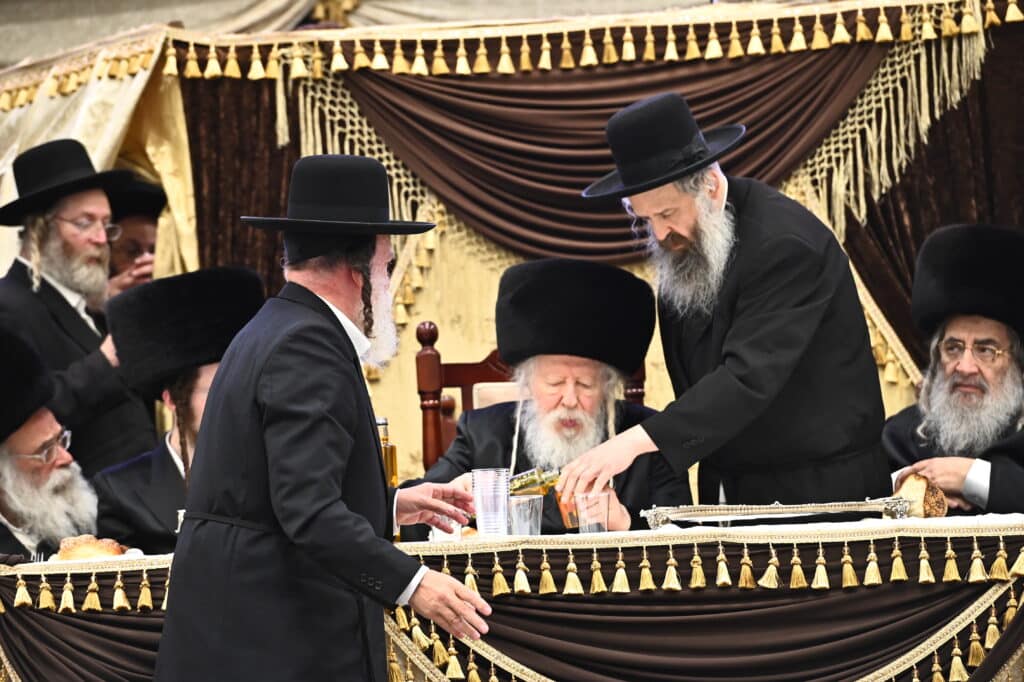 בראשות כ"ק האדמו"ר: רבבות בשבע ברכות אחרון בחסידות גור