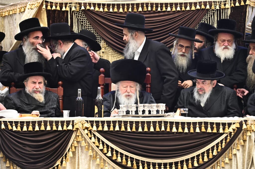 בראשות כ"ק האדמו"ר: רבבות בשבע ברכות אחרון בחסידות גור