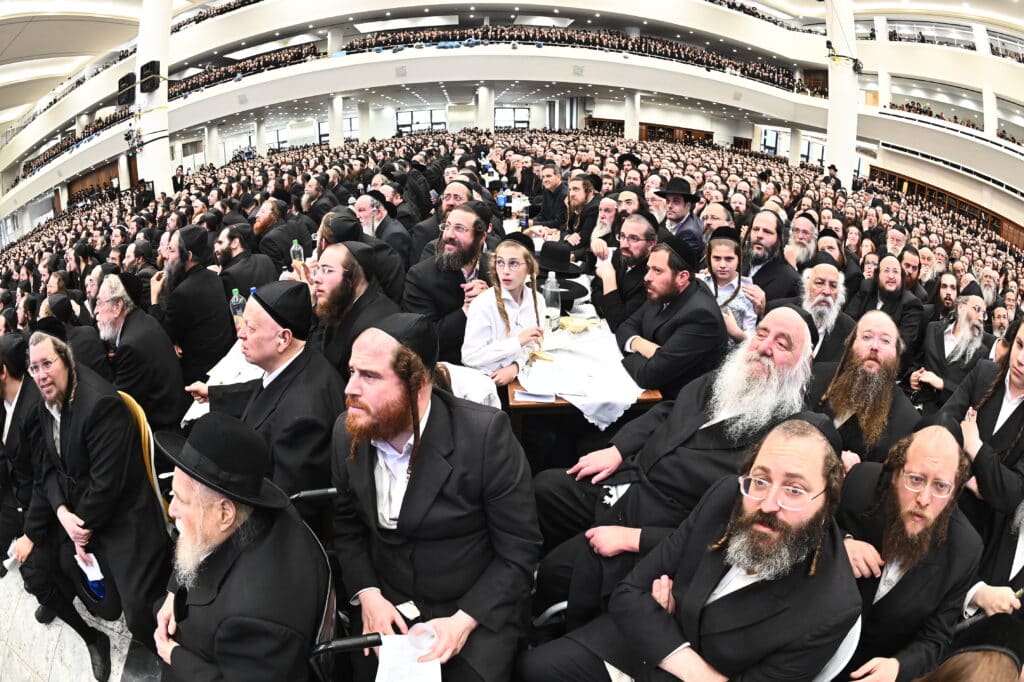 בראשות כ"ק האדמו"ר: רבבות בשבע ברכות אחרון בחסידות גור