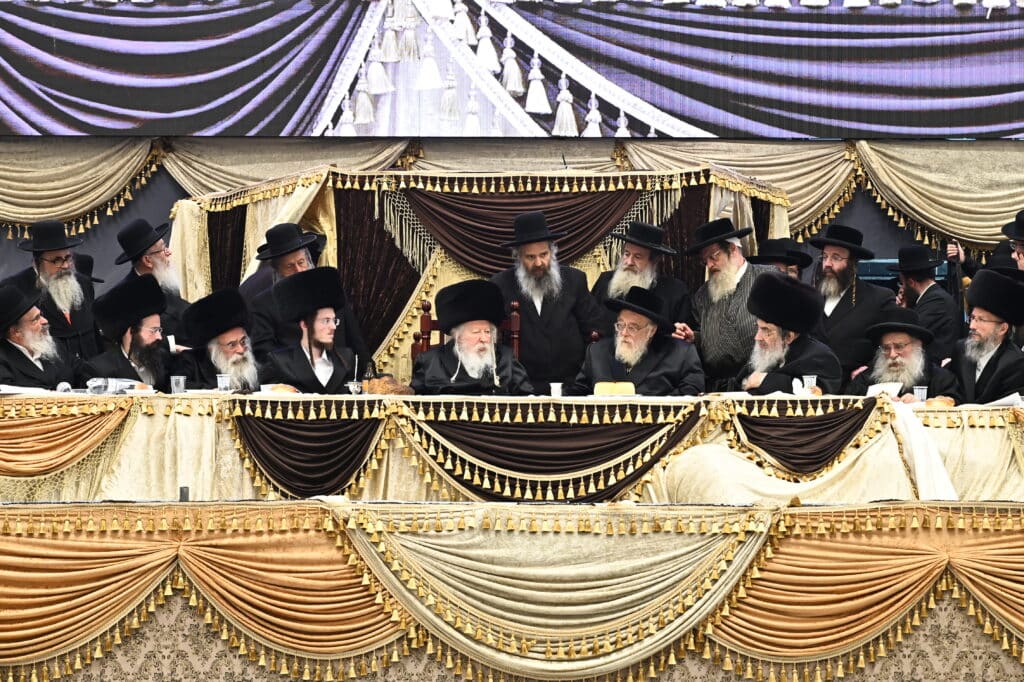 בראשות כ"ק האדמו"ר: רבבות בשבע ברכות אחרון בחסידות גור