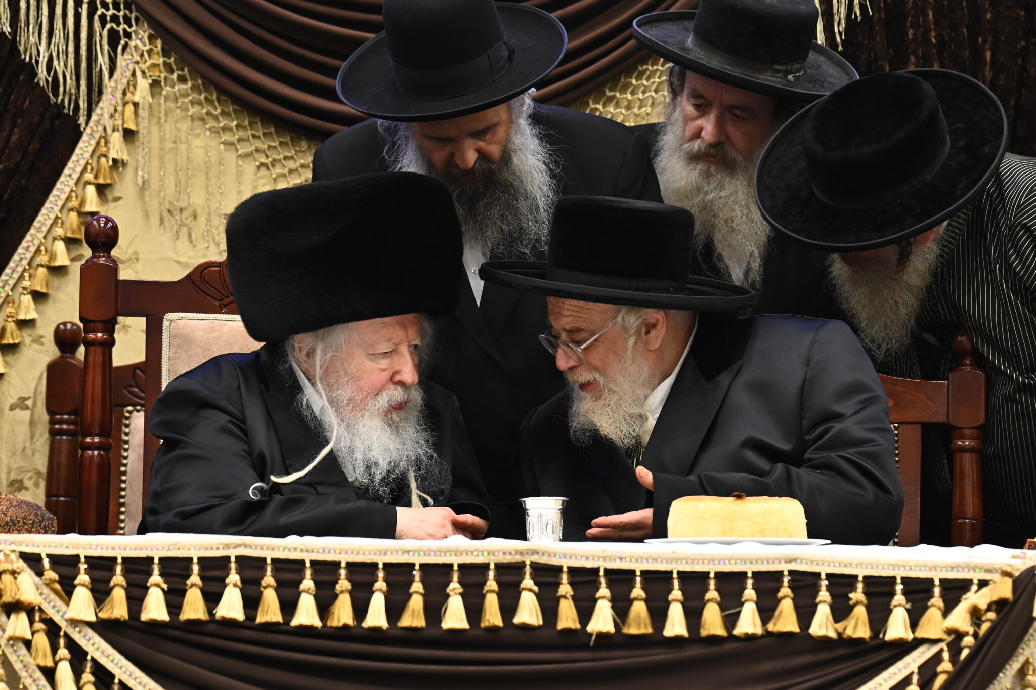 בראשות כ"ק האדמו"ר: רבבות בשבע ברכות אחרון בחסידות גור