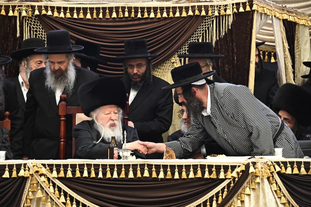 בראשות כ"ק האדמו"ר: רבבות בשבע ברכות אחרון בחסידות גור