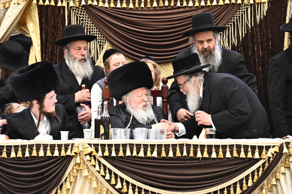 בראשות כ"ק האדמו"ר: רבבות בשבע ברכות אחרון בחסידות גור