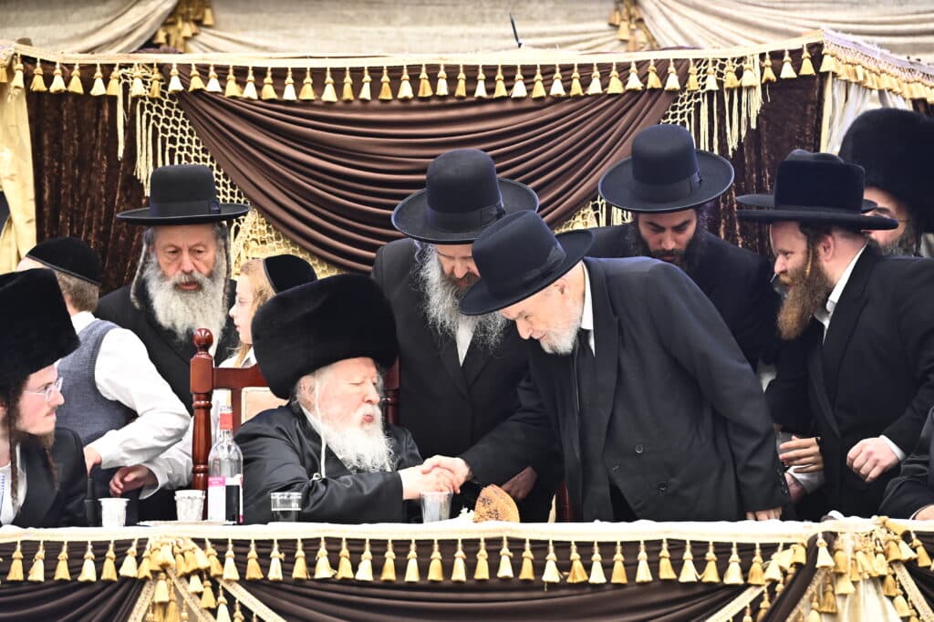 בראשות כ"ק האדמו"ר: רבבות בשבע ברכות אחרון בחסידות גור