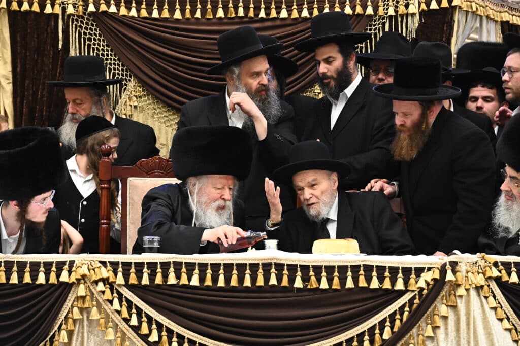 בראשות כ"ק האדמו"ר: רבבות בשבע ברכות אחרון בחסידות גור