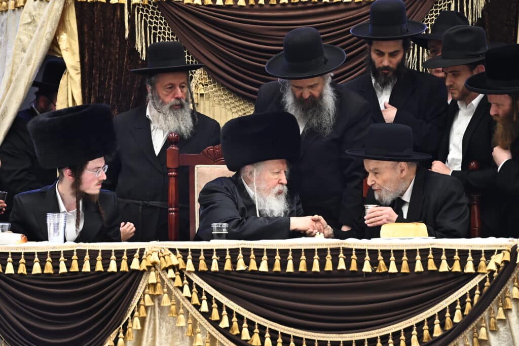 בראשות כ"ק האדמו"ר: רבבות בשבע ברכות אחרון בחסידות גור