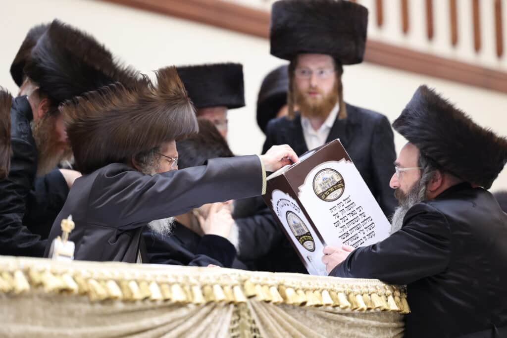 המשפיע החסידי שילהב את ההמונים בשמחת נישואי בנו