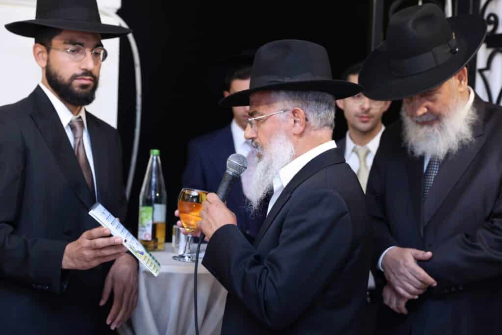 בהשתתפות רבנים: רבה של יקנעם השיא את נכדו בבני ברק